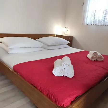 Glavinovic - Near And Center, Free Parking