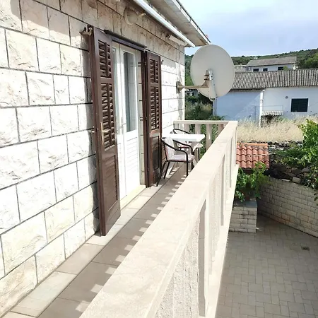 Glavinovic - Near And Center, Free Parking